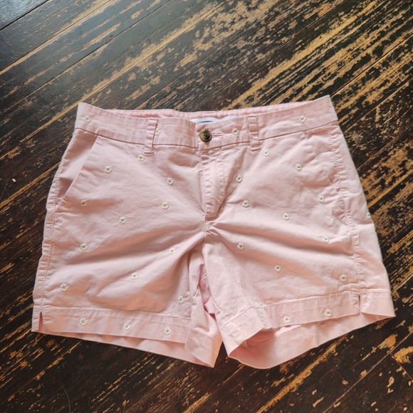 Old Navy Mid Rise Shorts - Picture 3 of 7